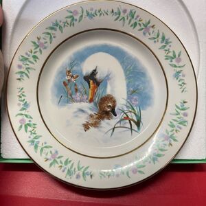 Avon 8.5" Gentle Moments Plate 1975 - Swan and Chick / No Box by Enoch Wedgewood